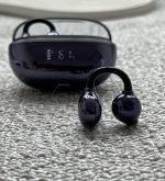 ایرپاد لاله‌ ای القایی airpods LDNIO صفحه نمایش دار مدل  T08 مشکی و کرمی - تصویر 8